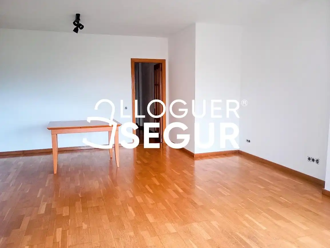 Flat for rent in Carlas Martí y Vilá, Centre