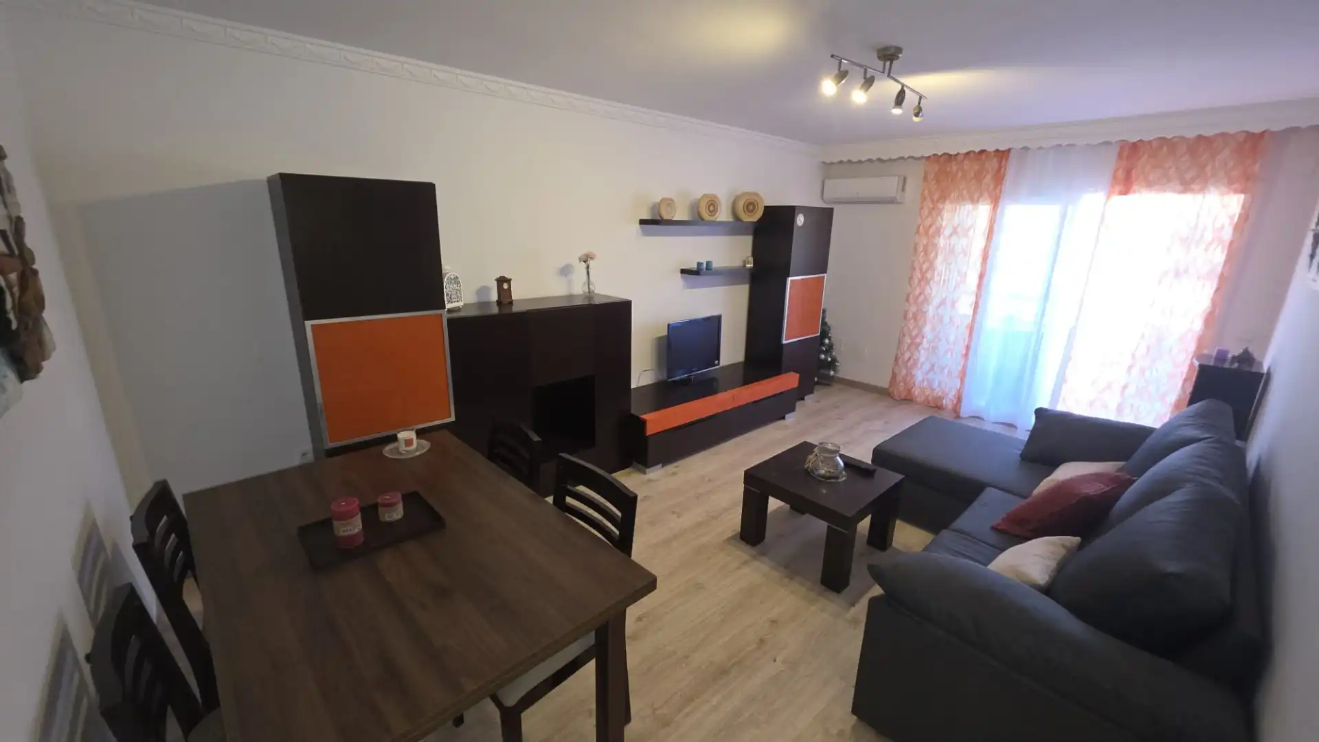 Living room of Flat for sale in Vélez-Málaga  with Air Conditioner, Terrace and Furnished