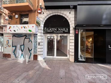 Locale commerciale in affitto a la sal 13
