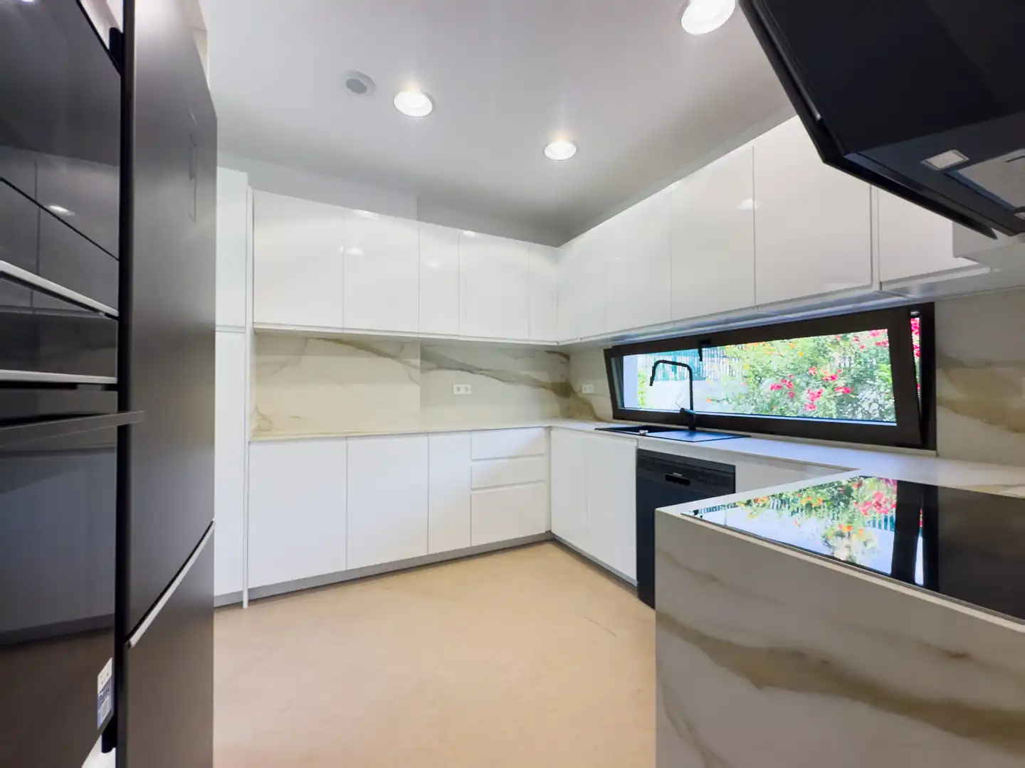 Cocina de Casa o chalet en venta en Estepona con Aire acondicionado, Jardín privado y Terraza