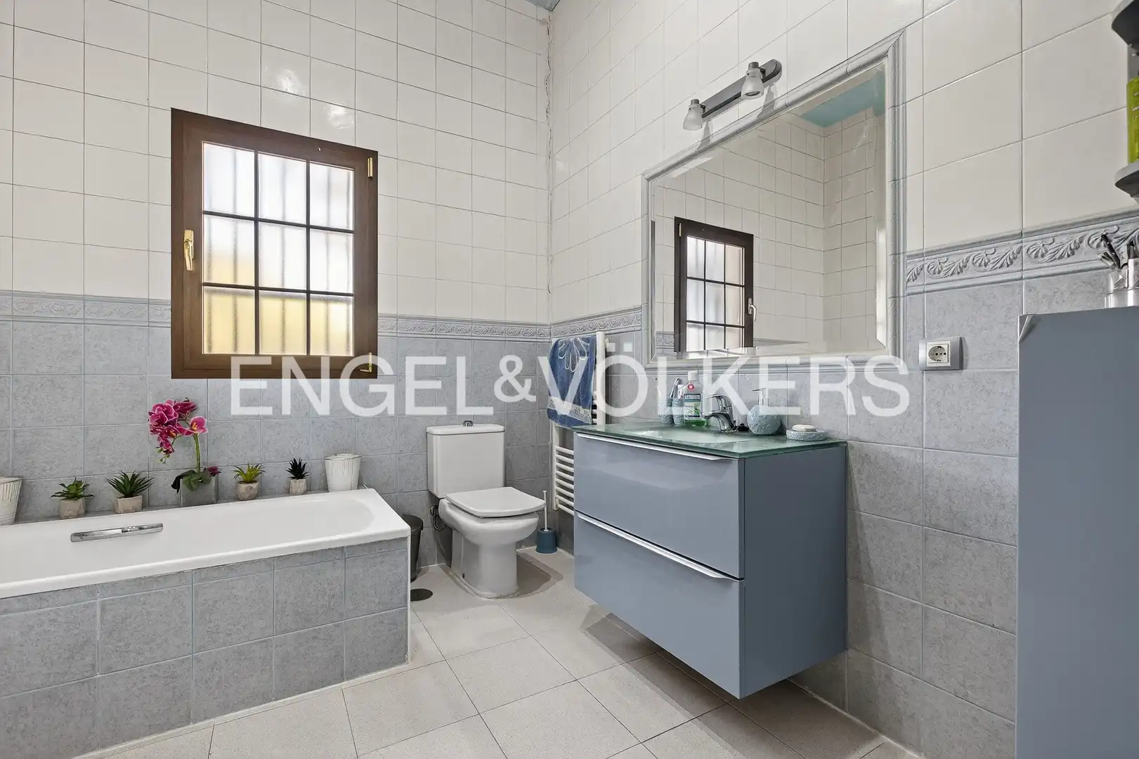 Bathroom of Houses for sale in Morón de la Frontera  with Air Conditioner, Heating and Private garden