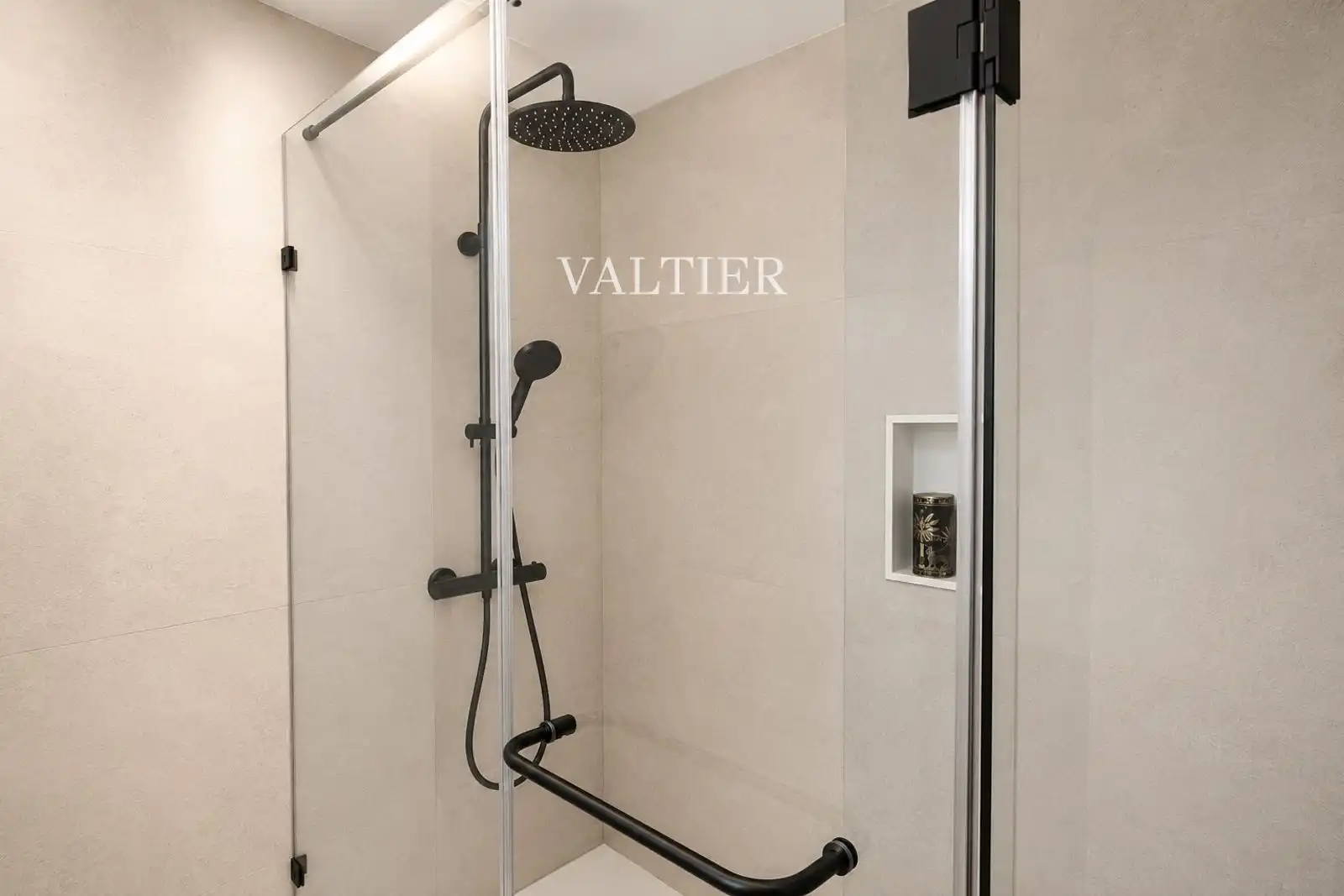 Bathroom of Flat for rent in Madrid  with Air Conditioner and Furnished