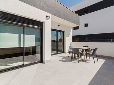Casa con balcón en venta en El Raso
