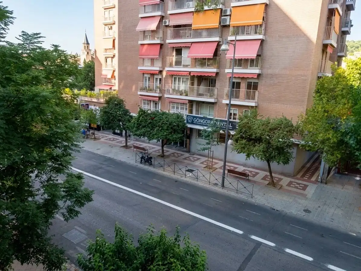 Vista exterior de Piso de alquiler en Granada con Amueblado, Horno y Lavadora