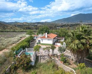Vista exterior de Finca rústica en venda en Mijas amb Calefacció, Jardí privat i Terrassa