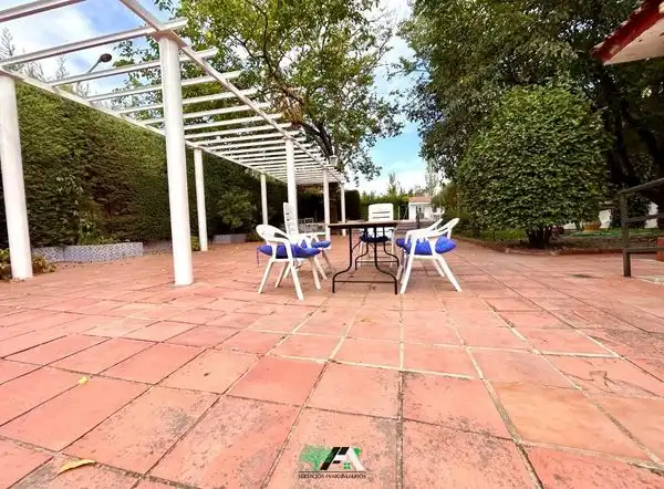 Chalet en alquiler en Baeza