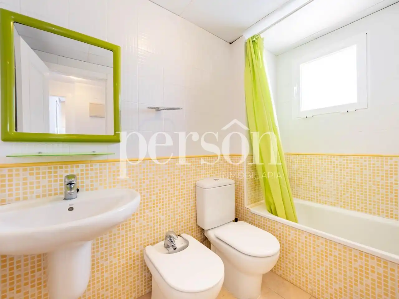 Badezimmer von Wohnung zum Verkauf in Moncofa mit Klimaanlage, Heizung und Terrasse