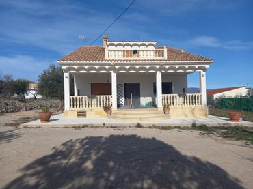 Villa mit Garten zum Verkauf in Carrer Cervantes 71