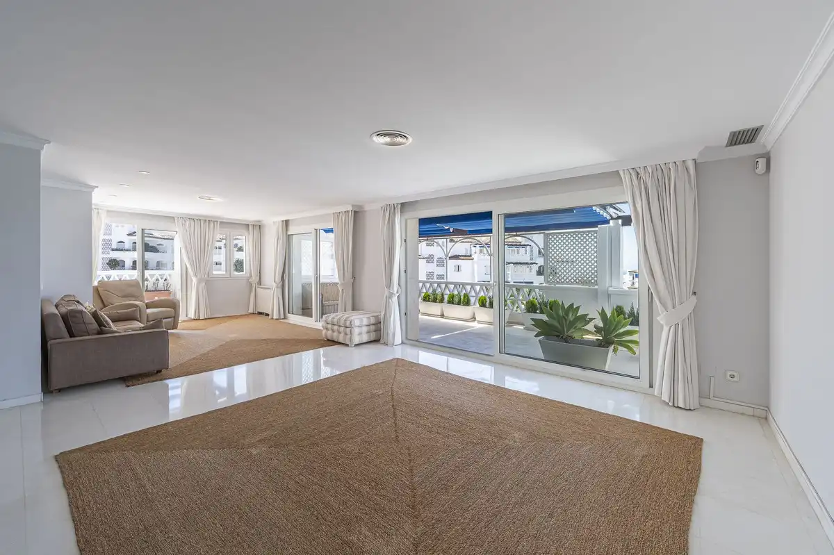 Ático con piscina en venta en Avenida Playas del Duque, imagen 8