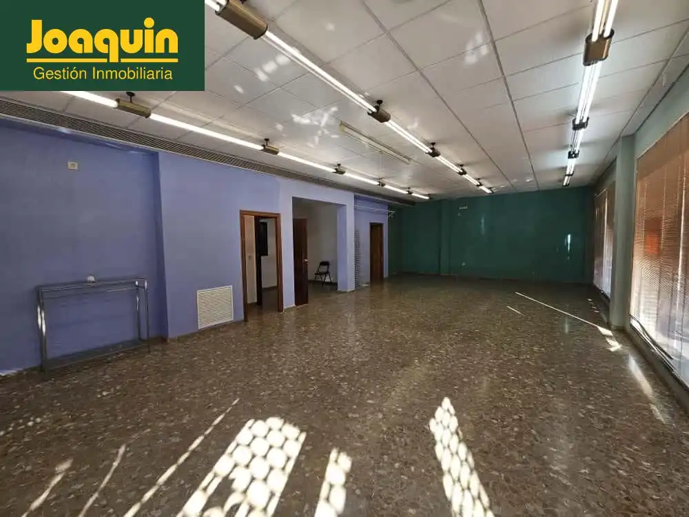 Local comercial de lloguer a Sureste, imagen 4