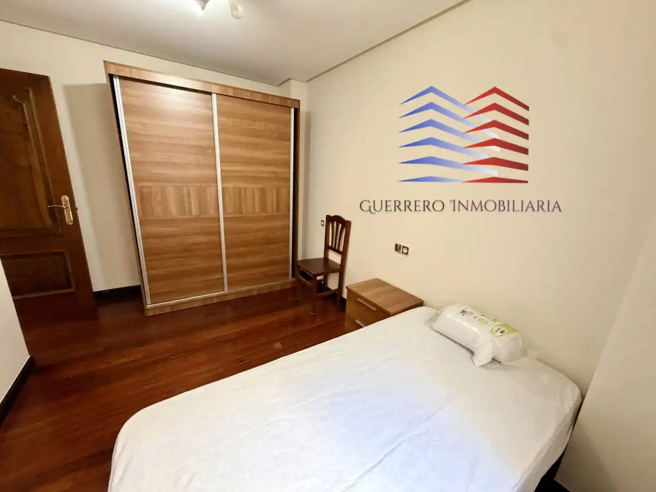 Schlafzimmer von Wohnungen zur Miete in Ourense Capital  mit Heizung, Parkett und Möbliert