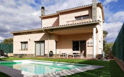 Vista exterior de Casa o xalet en venda en Massanes amb Aire condicionat, Terrassa i Piscina