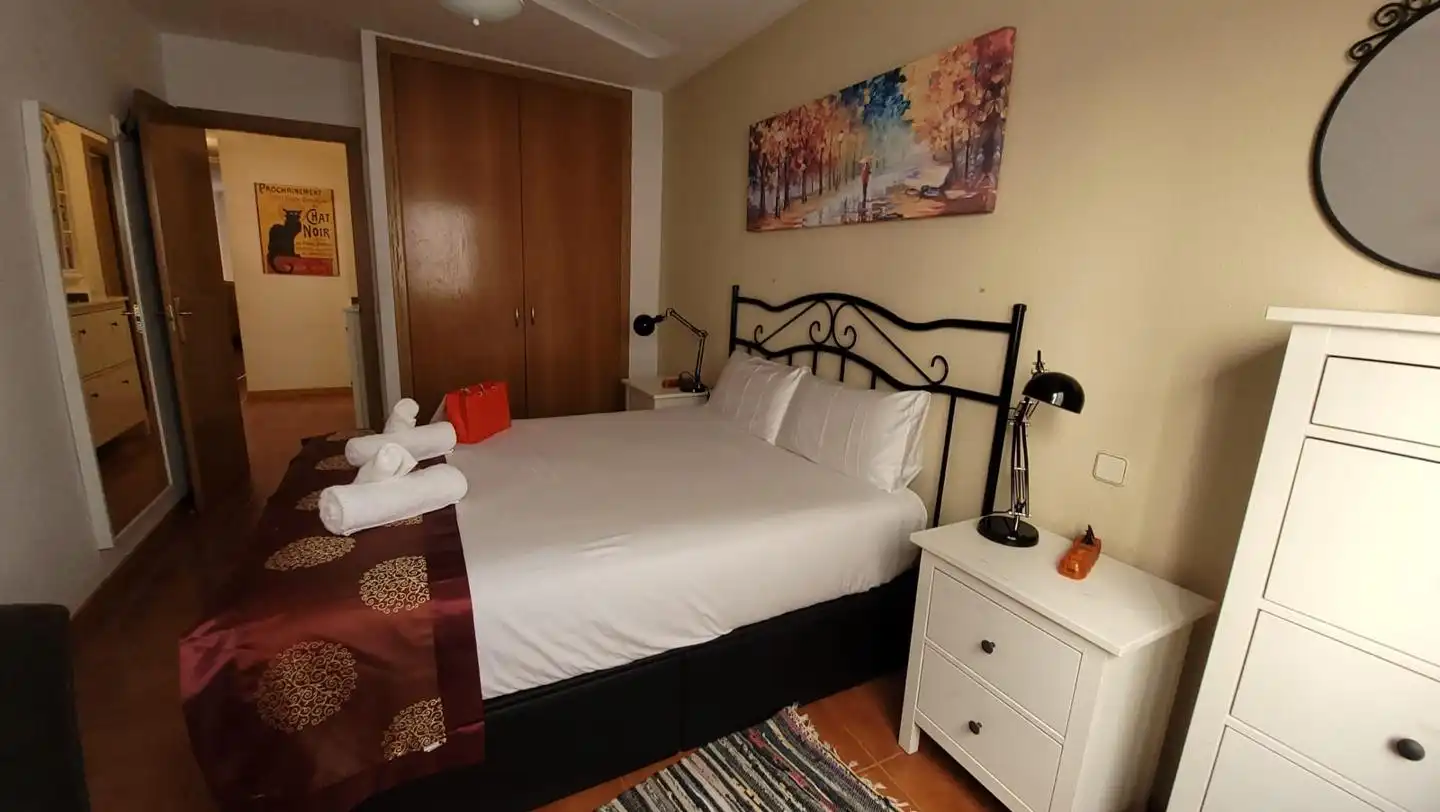 Schlafzimmer von Wohnung zur Miete in Madrid mit Klimaanlage, Heizung und Möbliert