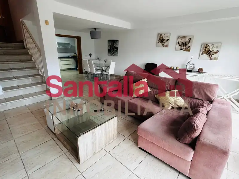 Sala de estar de Casa adosada en venta en Almuñécar con Terraza y Piscina comunitaria
