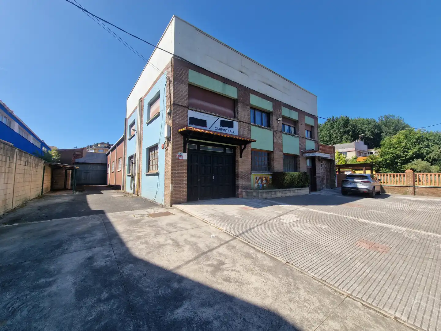 Vista exterior de Nau industrial en venda en Oviedo 