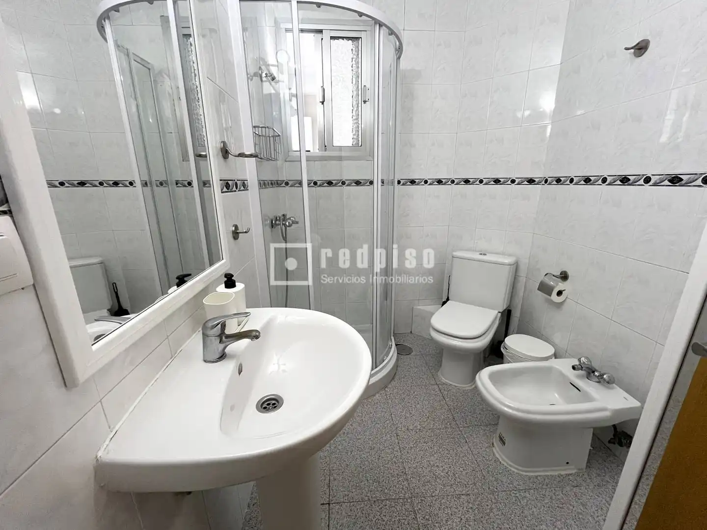 Bathroom of Flat for rent in Sevilla  with Air Conditioner, Private garden and Terrace