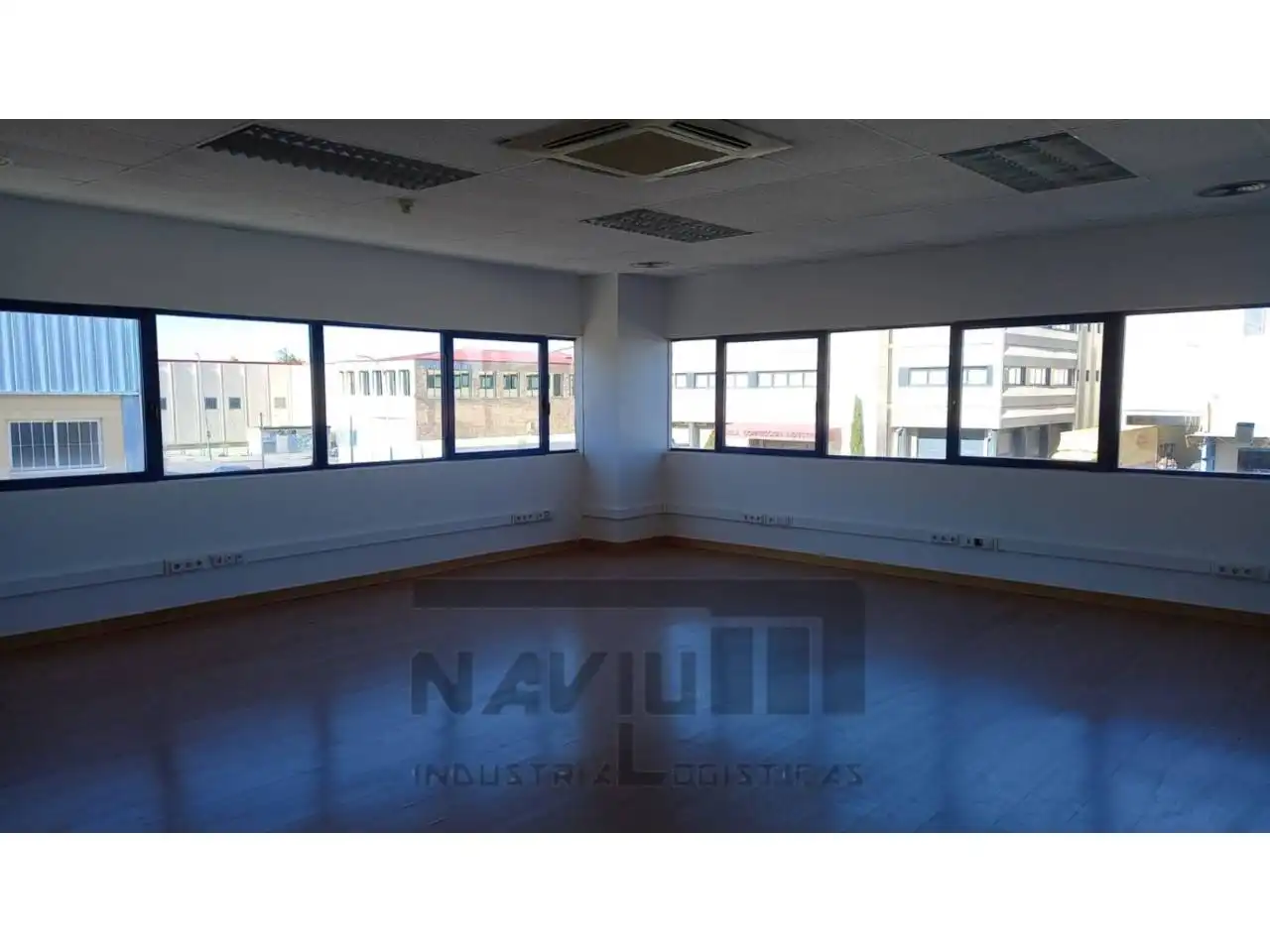 Industrial building to rent in Barrio de la Estación, imagen 12