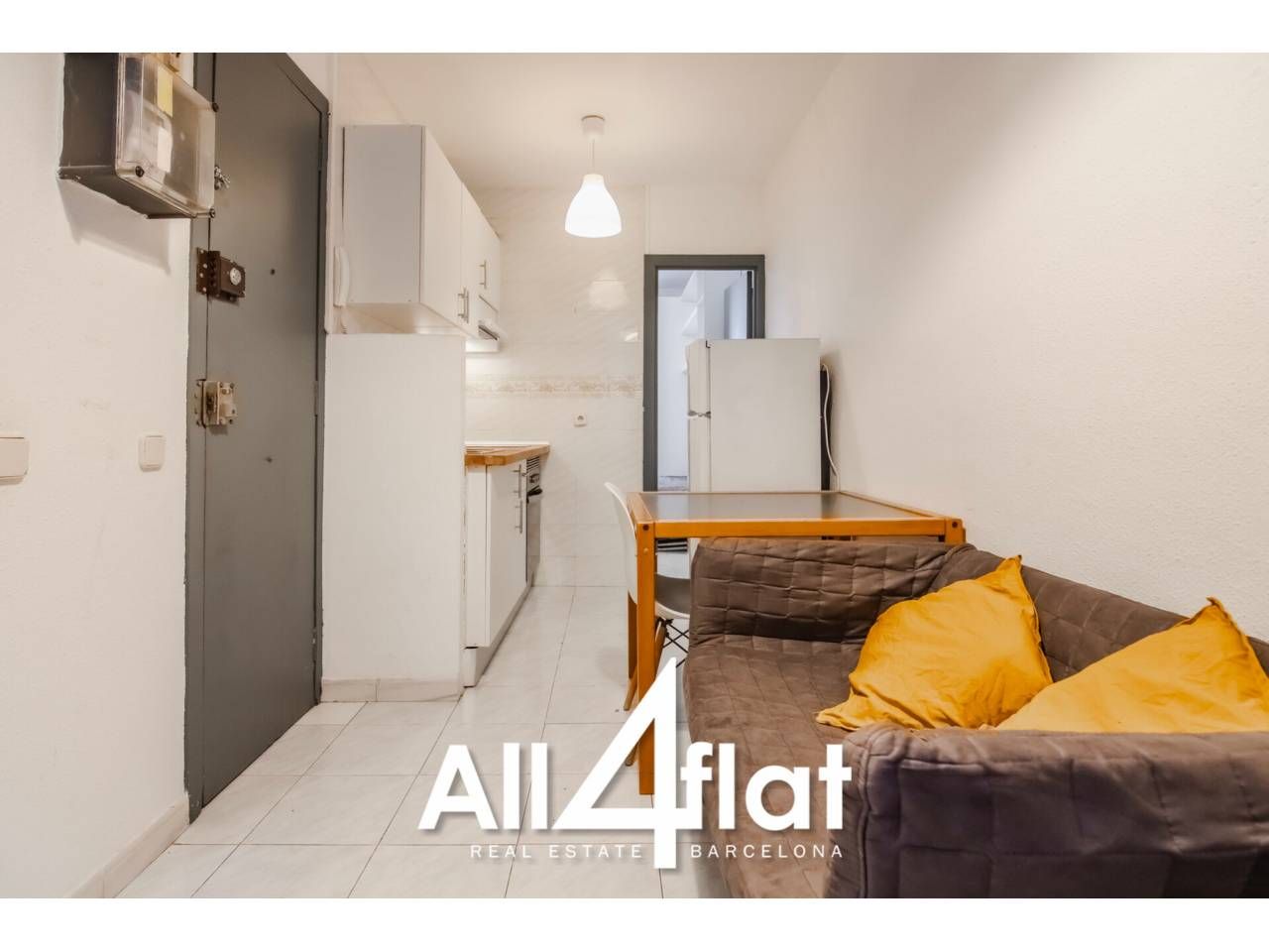 Vista exterior de Pis en venda en  Barcelona Capital amb Calefacció, Moblat i Balcó