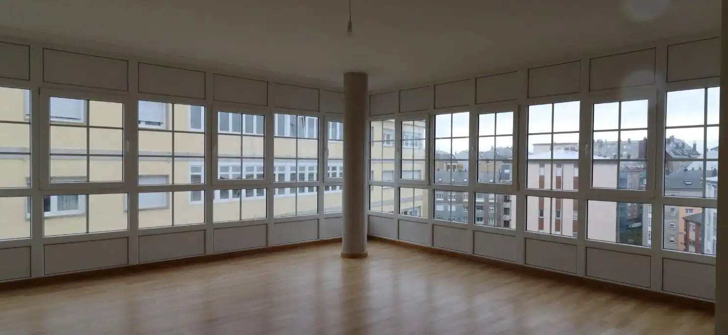 Dúplex amb ascensor en venda a Calle RIO EO 45