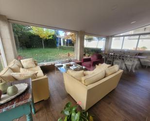 Sala d'estar de Casa o xalet en venda en Galindo y Perahuy amb Calefacció, Jardí privat i Traster