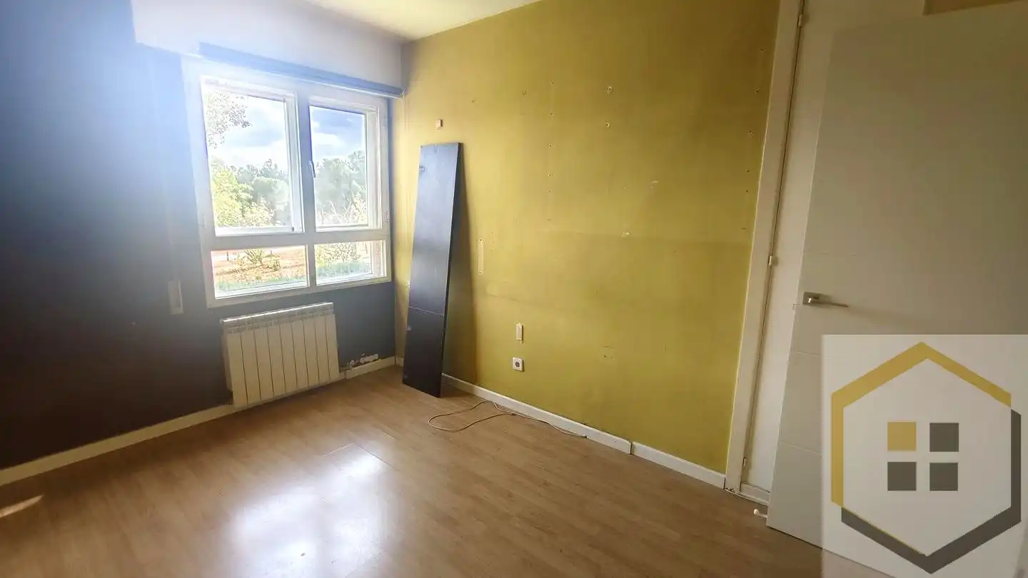 Bedroom of Flat for sale in Madrid  with Heating, Internet and Community pool
