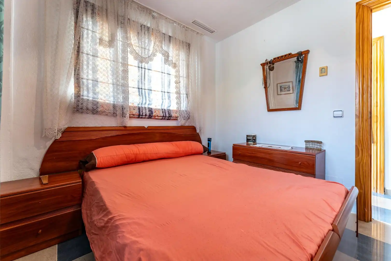 Dormitori de Casa o xalet en venda en Cártama amb Aire condicionat, Calefacció i Jardí privat