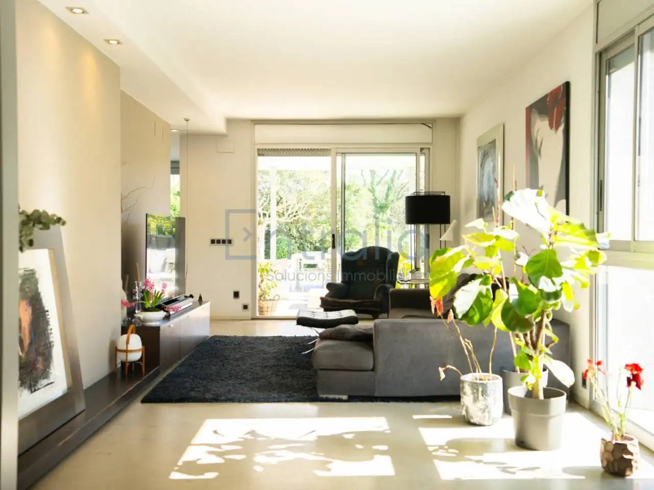 Sala d'estar de Casa o xalet en venda en Girona amb Aire condicionat, Calefacció i Jardí privat