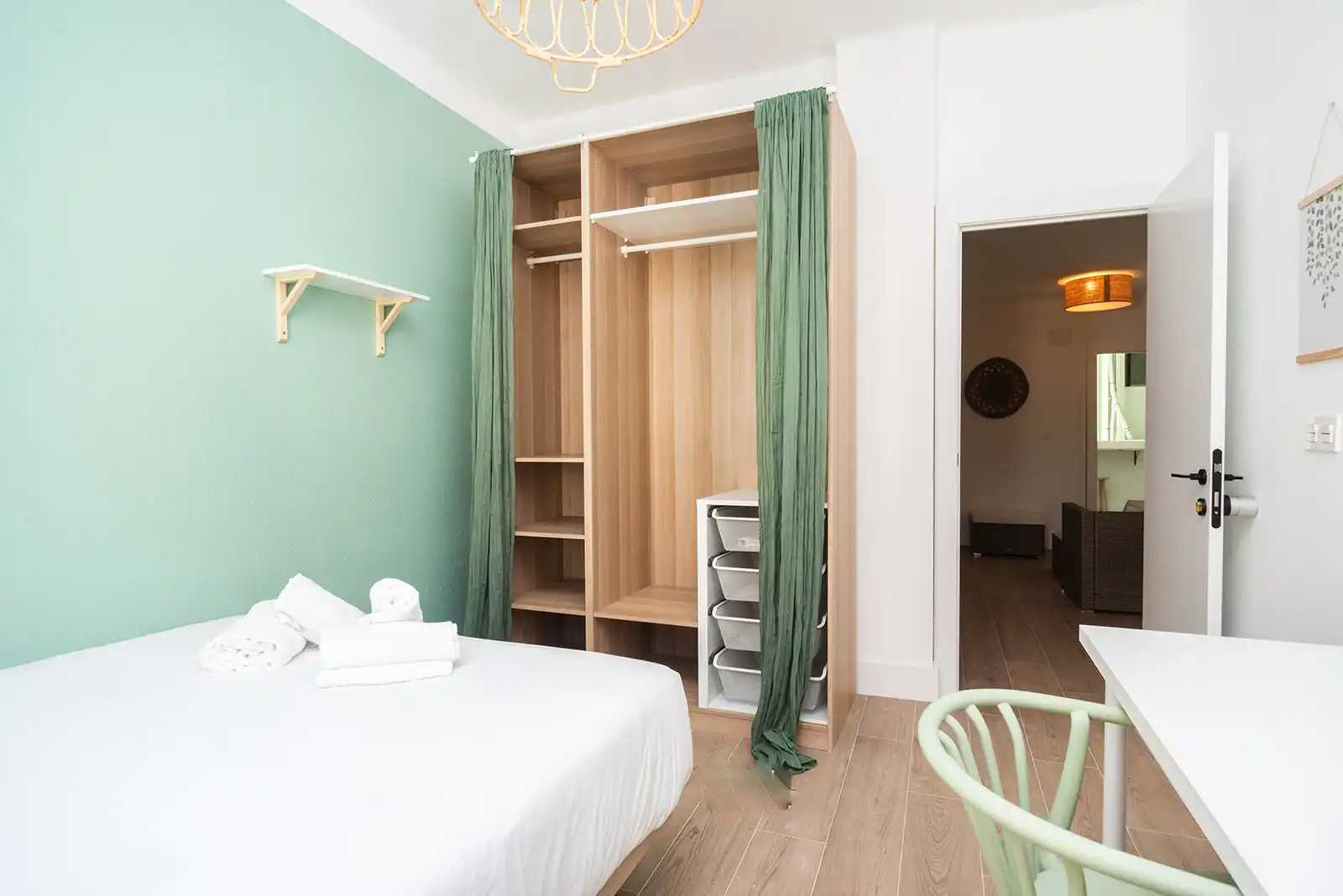 Bedroom of Flat for rent in Zaragoza  with Air Conditioner, Terrace and Furnished