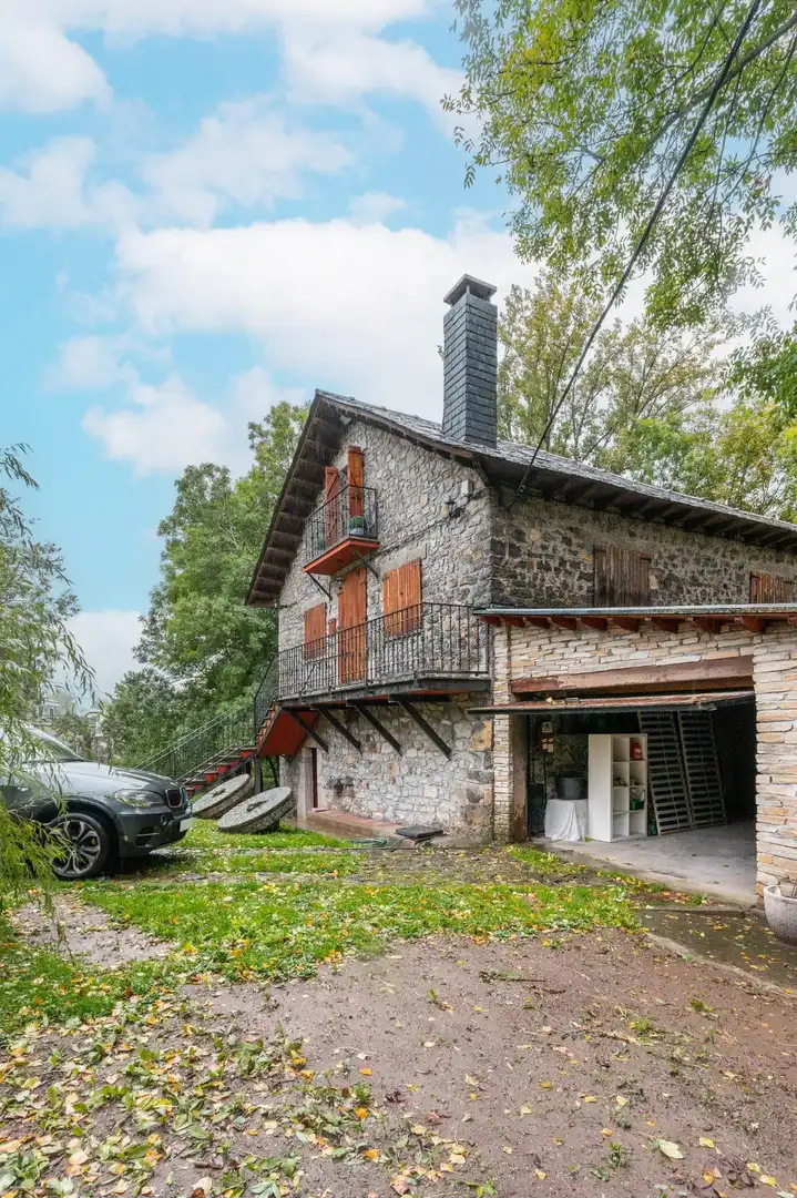 Vista exterior de Casa o chalet en venta en Cabrillanes con Calefacción, Jardín privado y Terraza