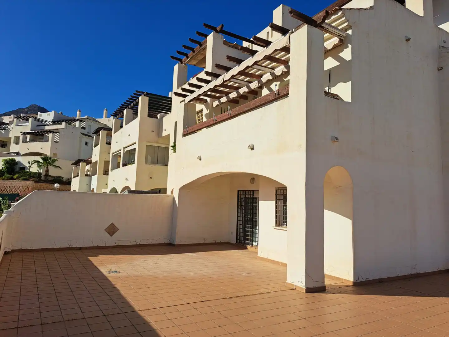 Vista exterior de Planta baixa en venda en Benalmádena amb Aire condicionat, Terrassa i Piscina comunitària