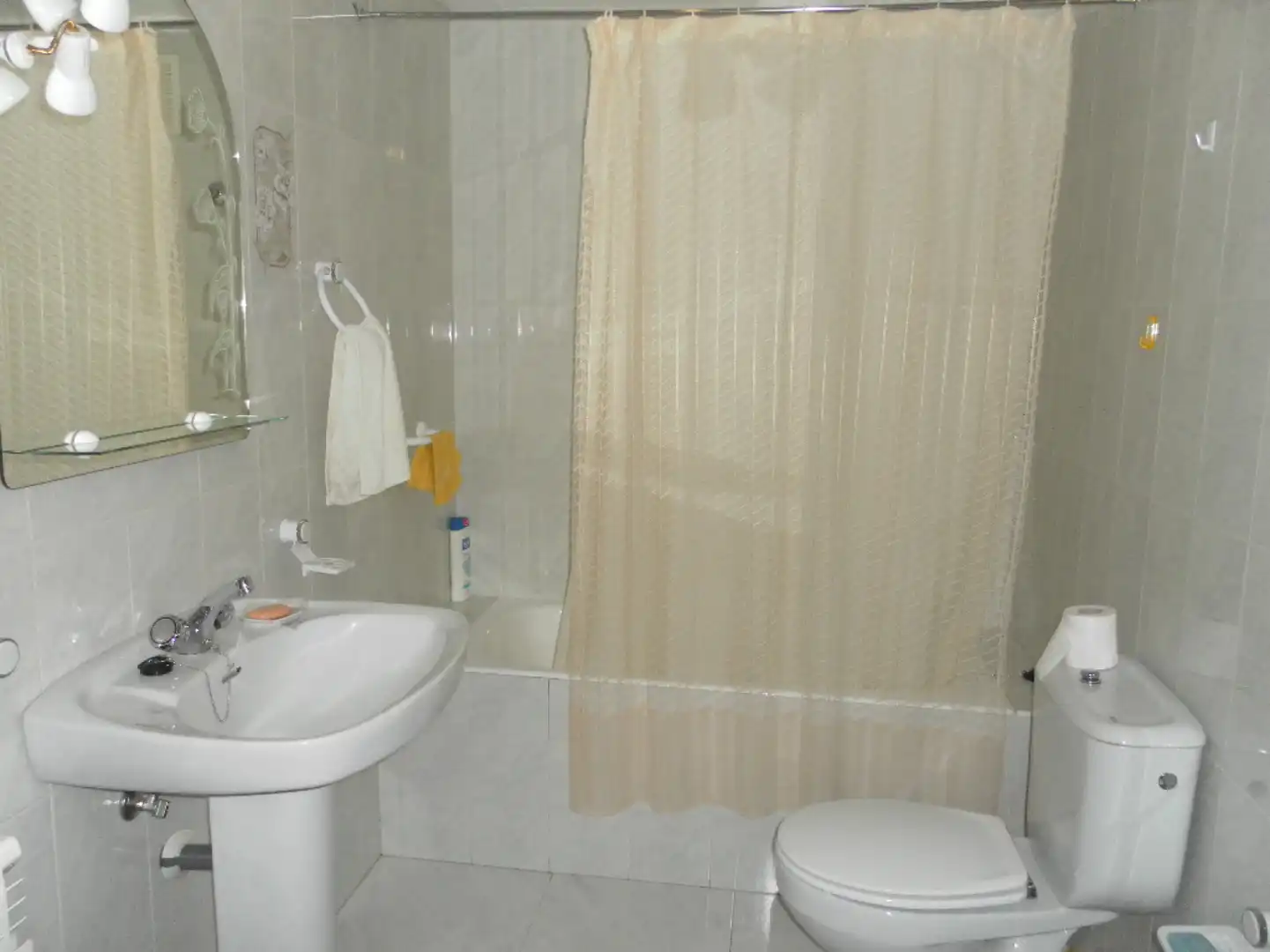 Baño de Casa o chalet en venta en Lucillo con Calefacción, Parquet y Trastero