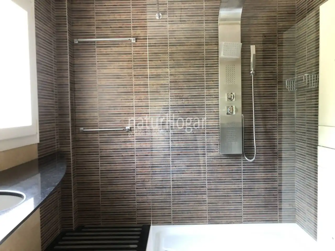 Baño de Casa o chalet de alquiler en Paterna con Aire acondicionado, Calefacción y Jardín privado