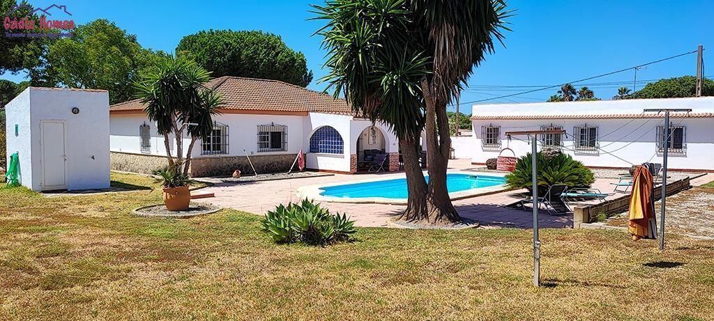 Piscina de Casa o xalet en venda en Chiclana de la Frontera amb Aire condicionat, Jardí privat i Piscina