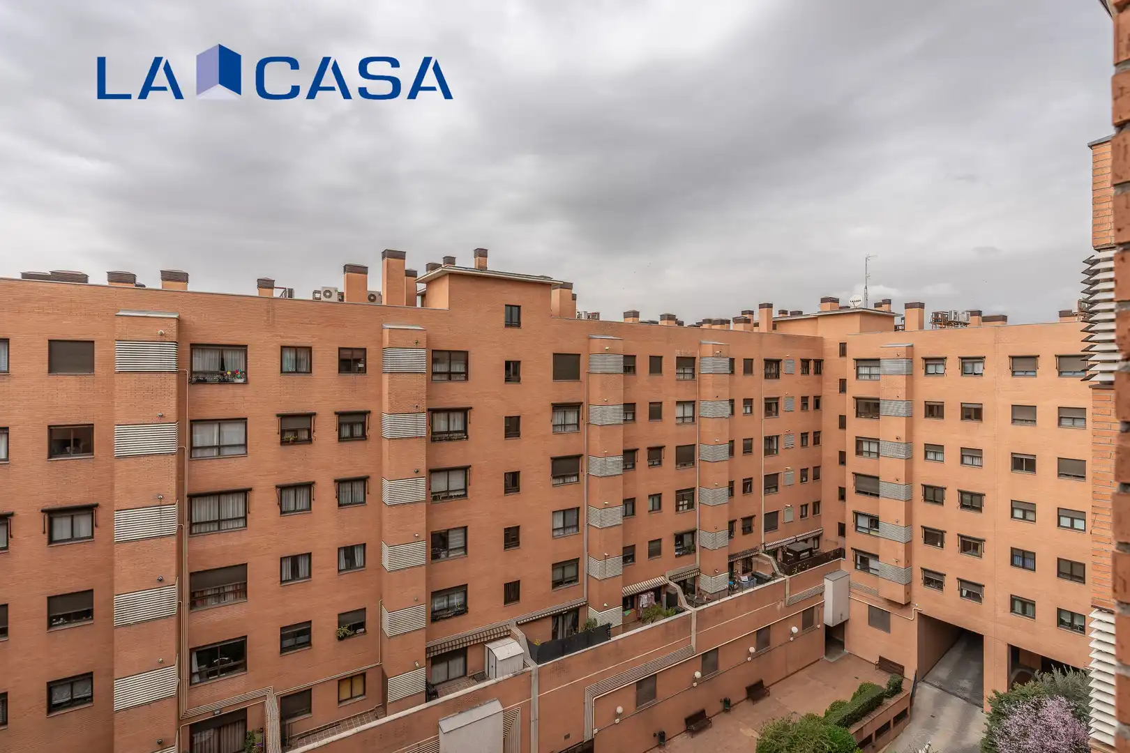 Vista exterior de Pis en venda en Madrid amb Calefacció i Piscina