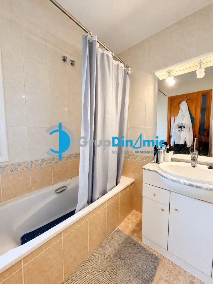 Bathroom of Duplexes for sale in Avinguda Catalunya