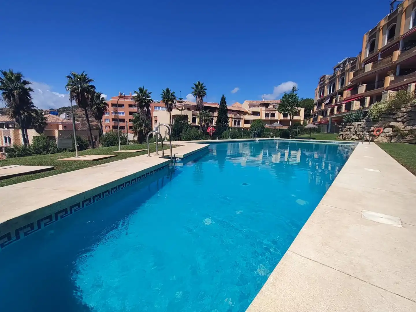 Piscina de Pis en venda en Mijas amb Aire condicionat, Terrassa i Piscina