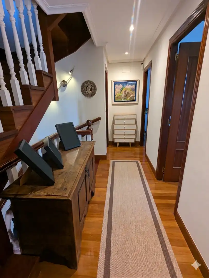 Einfamilien-Reihenhaus zum Verkauf in Amorebieta-Etxano mit Privatgarten, Terrasse und Balkon