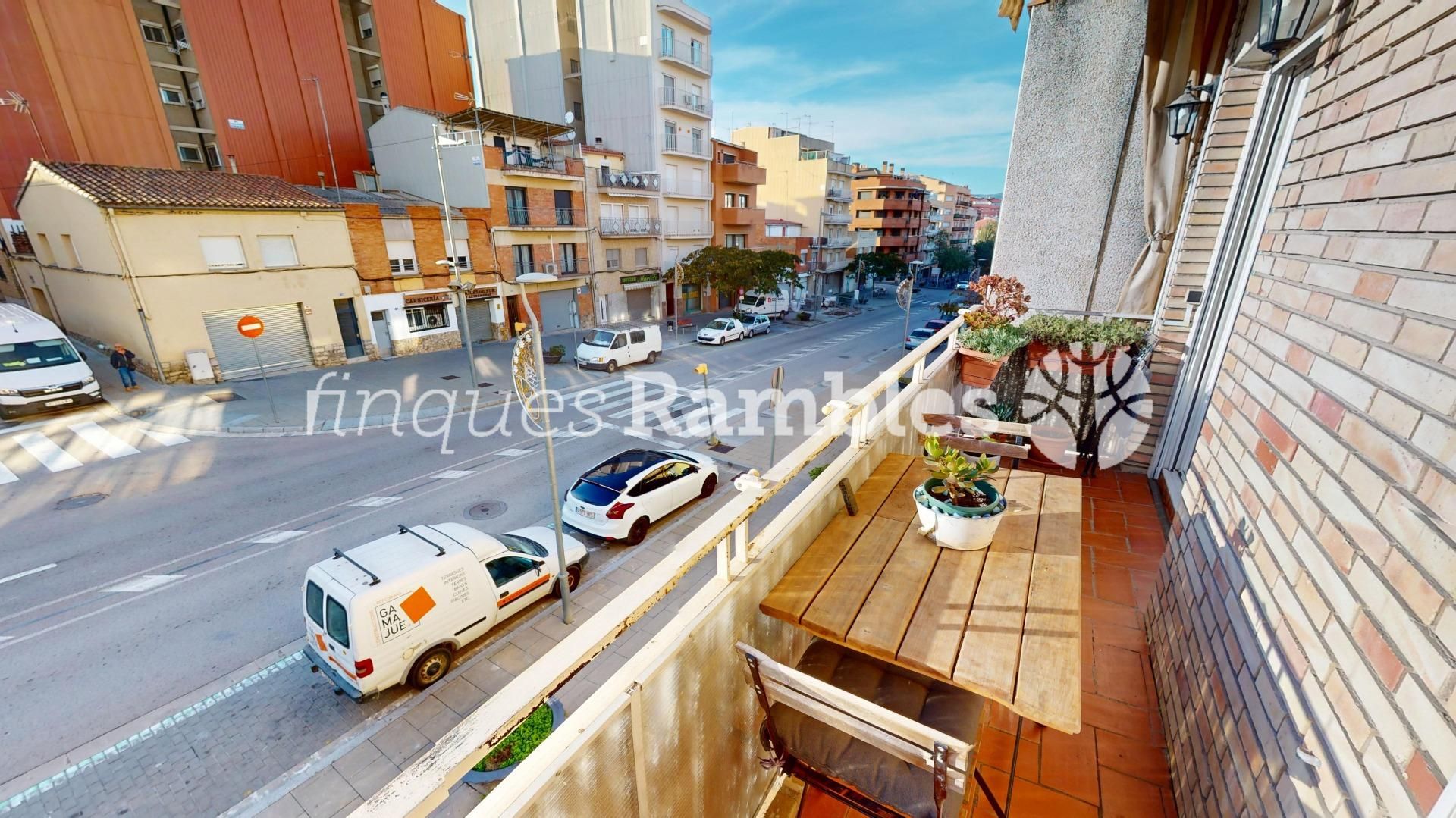 Exterior view of Flat for sale in Santa Margarida de Montbui  with Air Conditioner, Terrace and Storage room