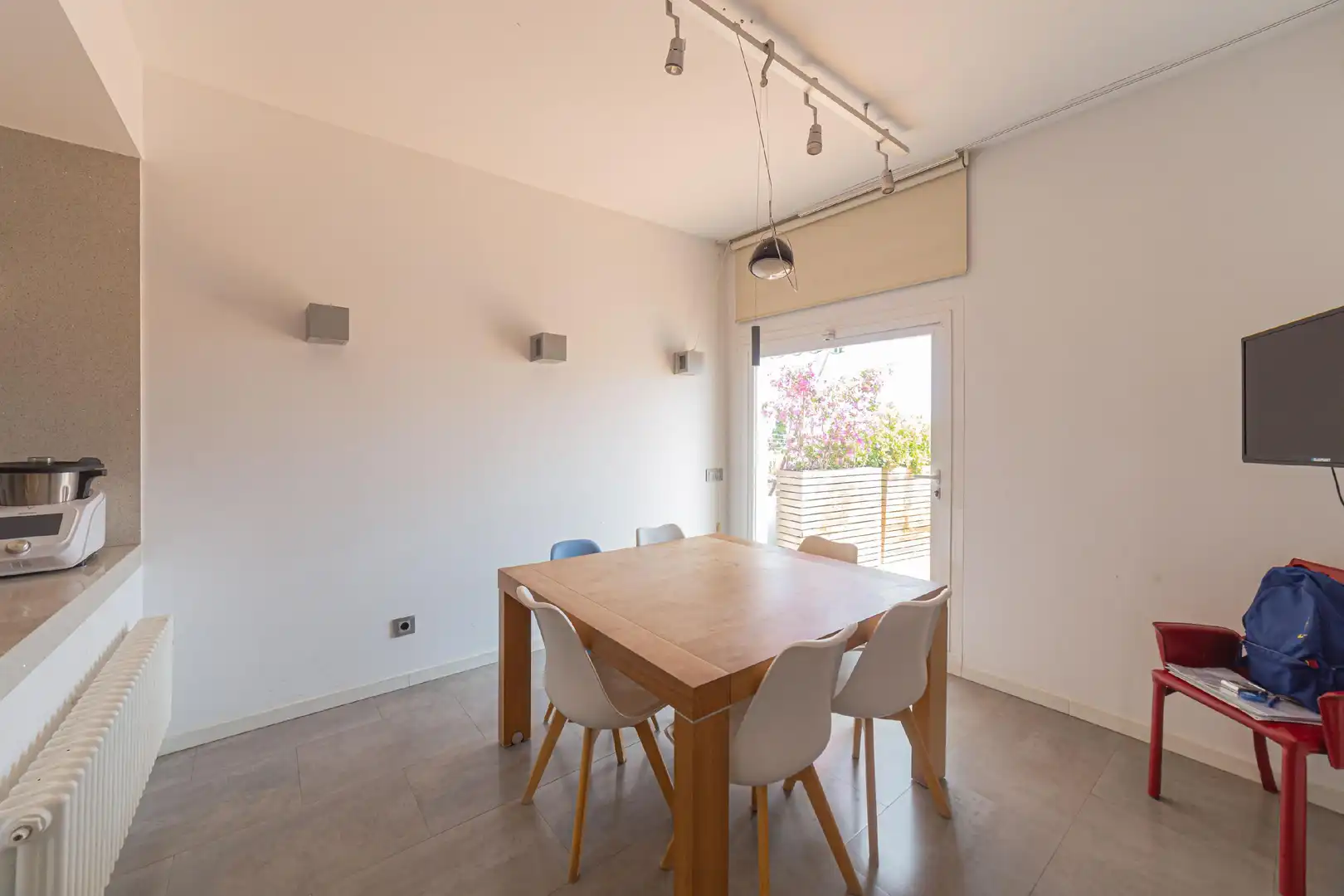 Comedor de Casa adosada en venta en Barcelona con Aire acondicionado, Calefacción y Jardín privado