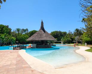 Piscina de Pis en venda en Estepona amb Aire condicionat, Terrassa i Forn