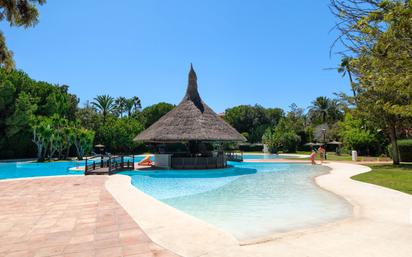 Piscina de Pis en venda en Estepona amb Aire condicionat, Terrassa i Forn