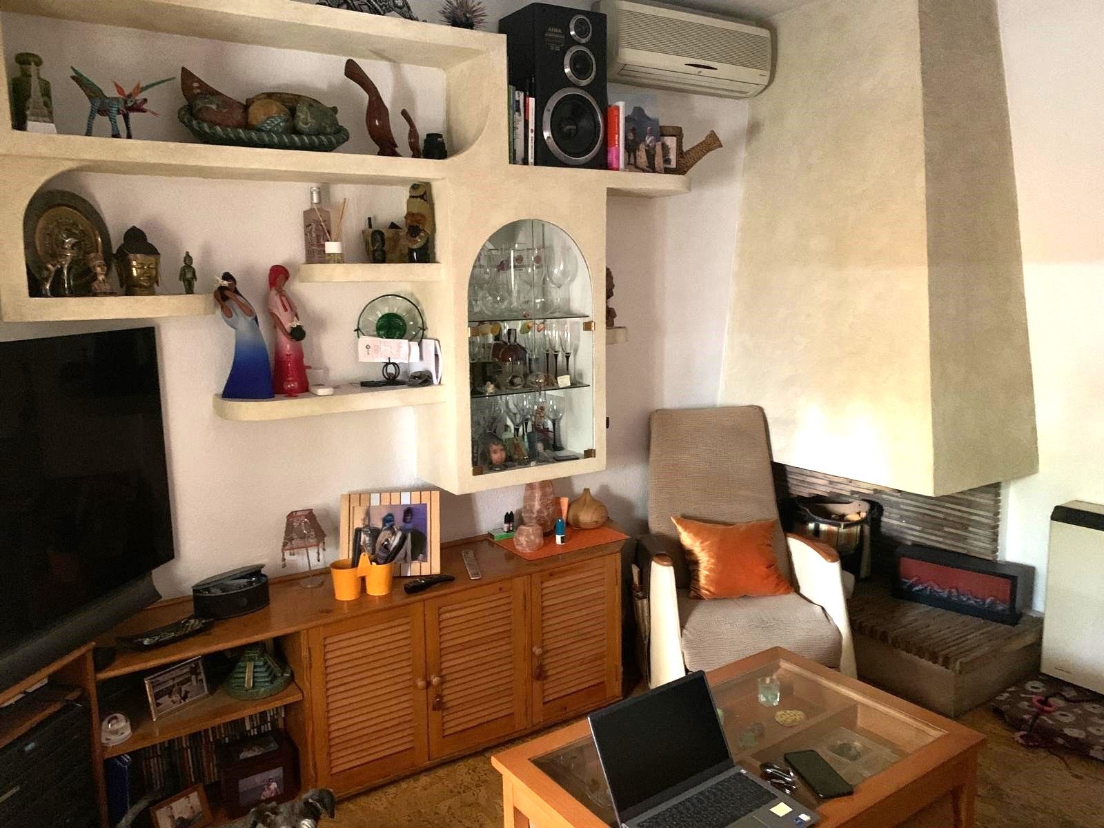 Sala d'estar de Casa o xalet en venda en  Madrid Capital amb Calefacció i Jardí privat