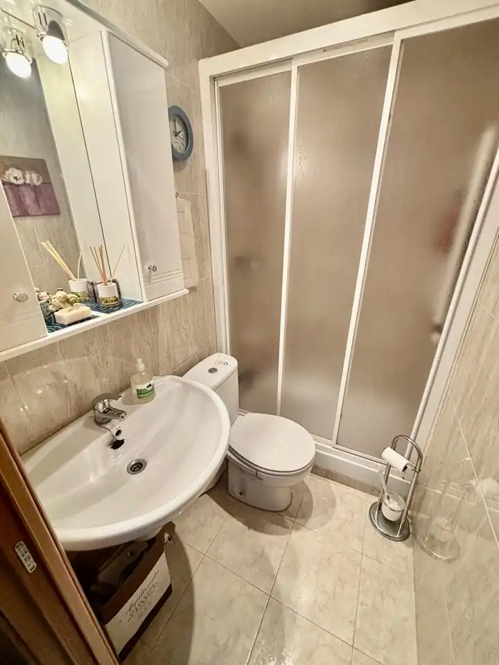 Bathroom of Flat for sale in Zaragoza  with Air Conditioner, Heating and Balcony