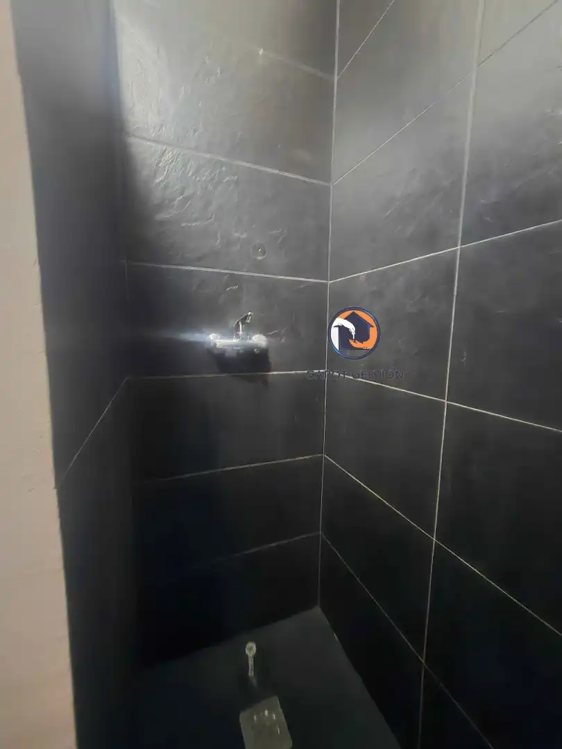 Bany de Local en venda en Alcorcón amb Aire condicionat, Calefacció i Parquet