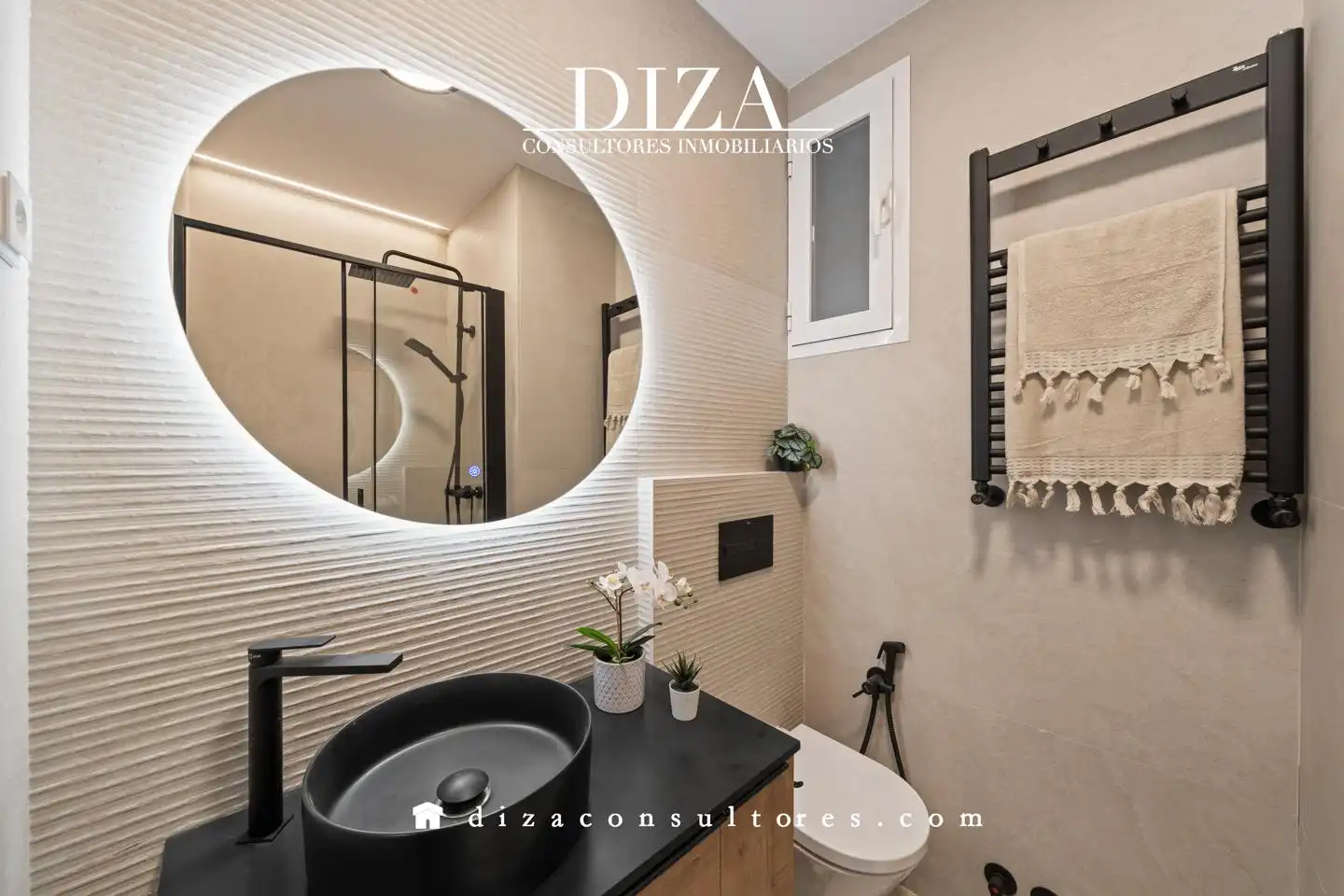 Bathroom of Flat for rent in Madrid  with Air Conditioner, Heating and Furnished