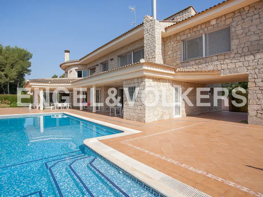 Piscina de Casa o chalet en venta en Serra con Calefacción, Jardín privado y Trastero