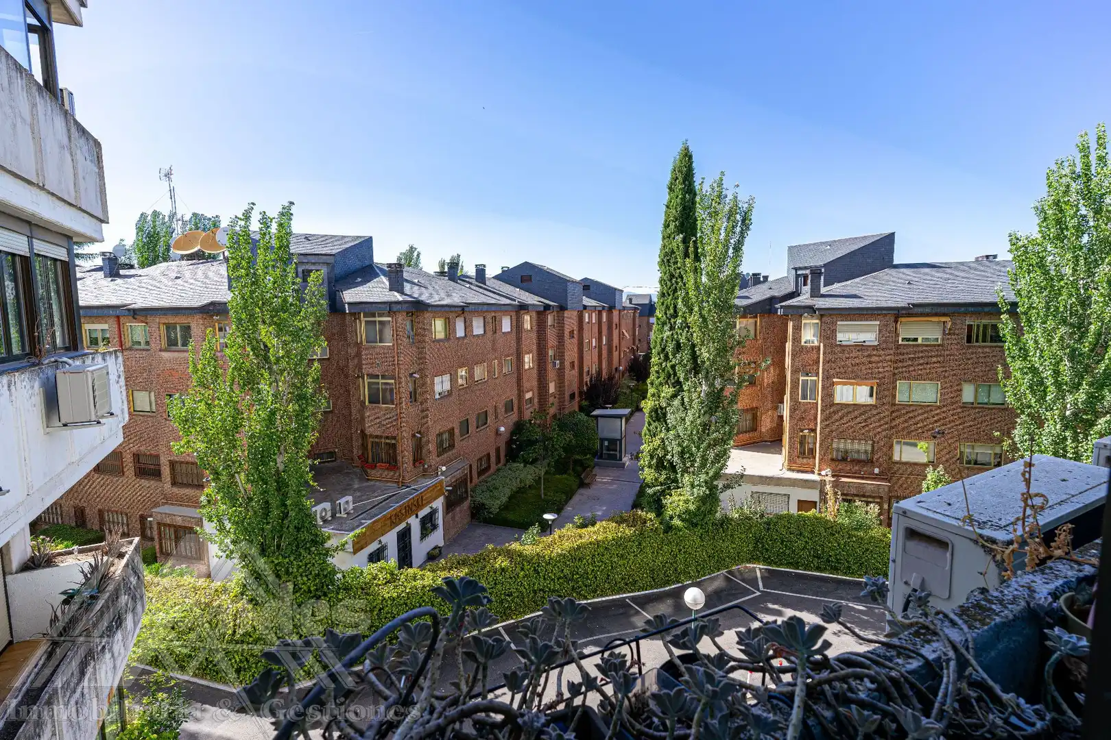 Vista exterior de Piso en venta en Majadahonda con Aire acondicionado, Calefacción y Trastero