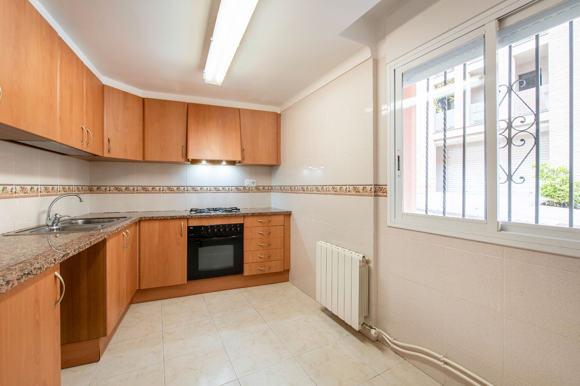 Kitchen of Flat for sale in Banyoles  with Heating, Terrace and Oven