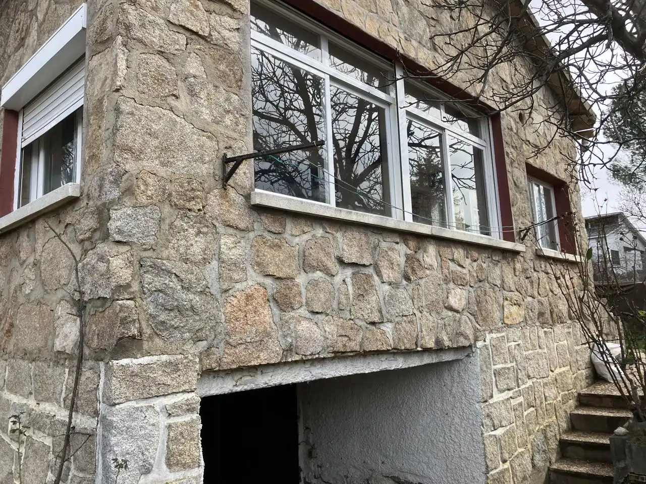 Vista exterior de Casa o xalet en venda en Pelayos de la Presa amb Jardí privat, Terrassa i Piscina