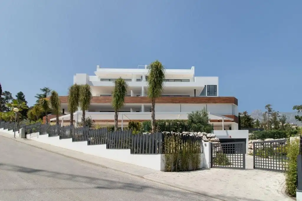 Vista exterior de Casa o chalet en venta en Marbella con Jardín privado, Terraza y Piscina